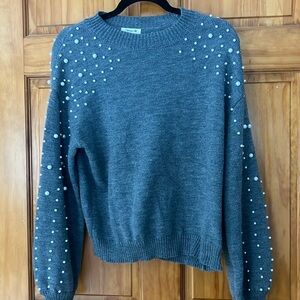 Women’s sweater, gray and pearls